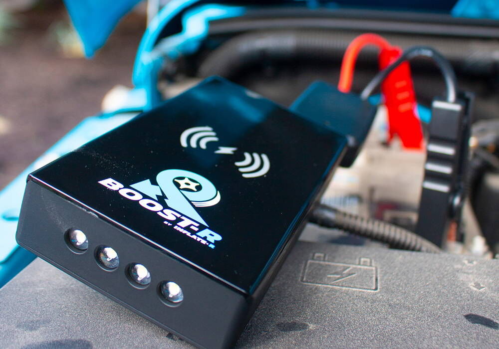 Organically driven Boost-R Jump Starter with 10.000 mAh Power Bank