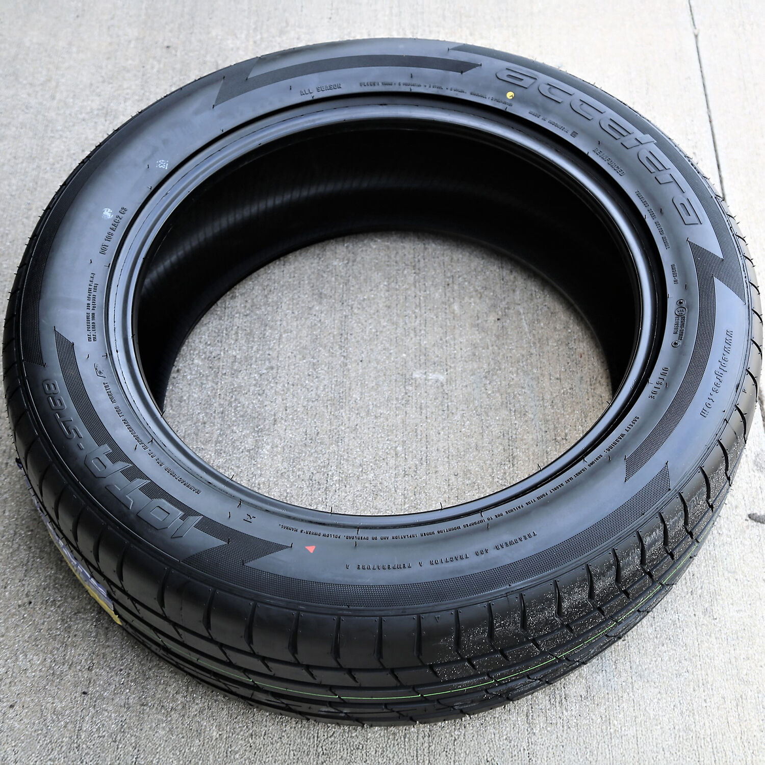 Accelera Iota ST68 265/60R18 114V XL