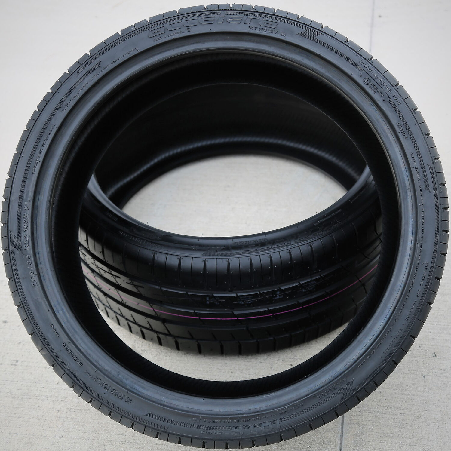 Accelera Iota ST68 265/35R22 102V XL