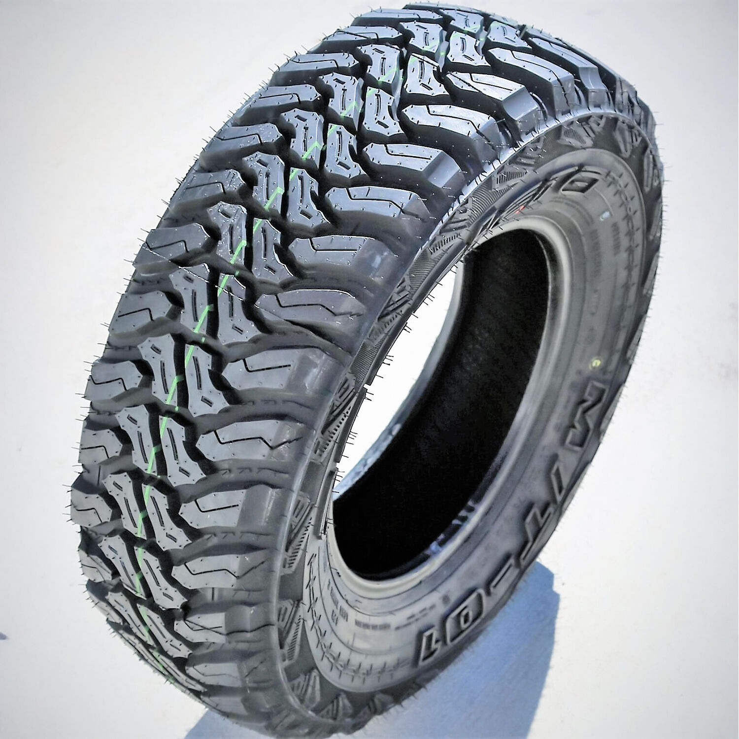 Accelera M/T-01 LT 235/70R16 104/101Q C (6 Ply)