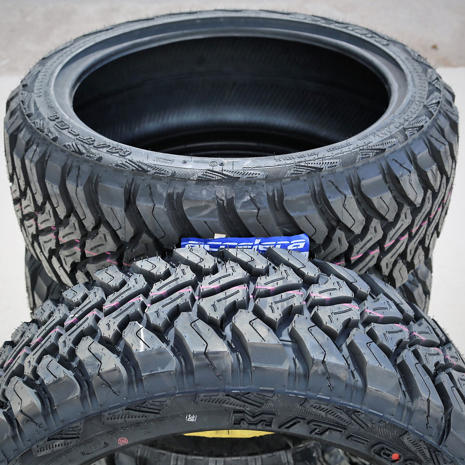 Accelera M/T-01 275/45R22 112P