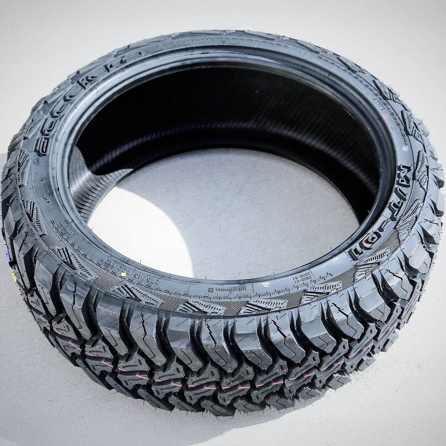 Accelera M/T-01 275/45R22 112P