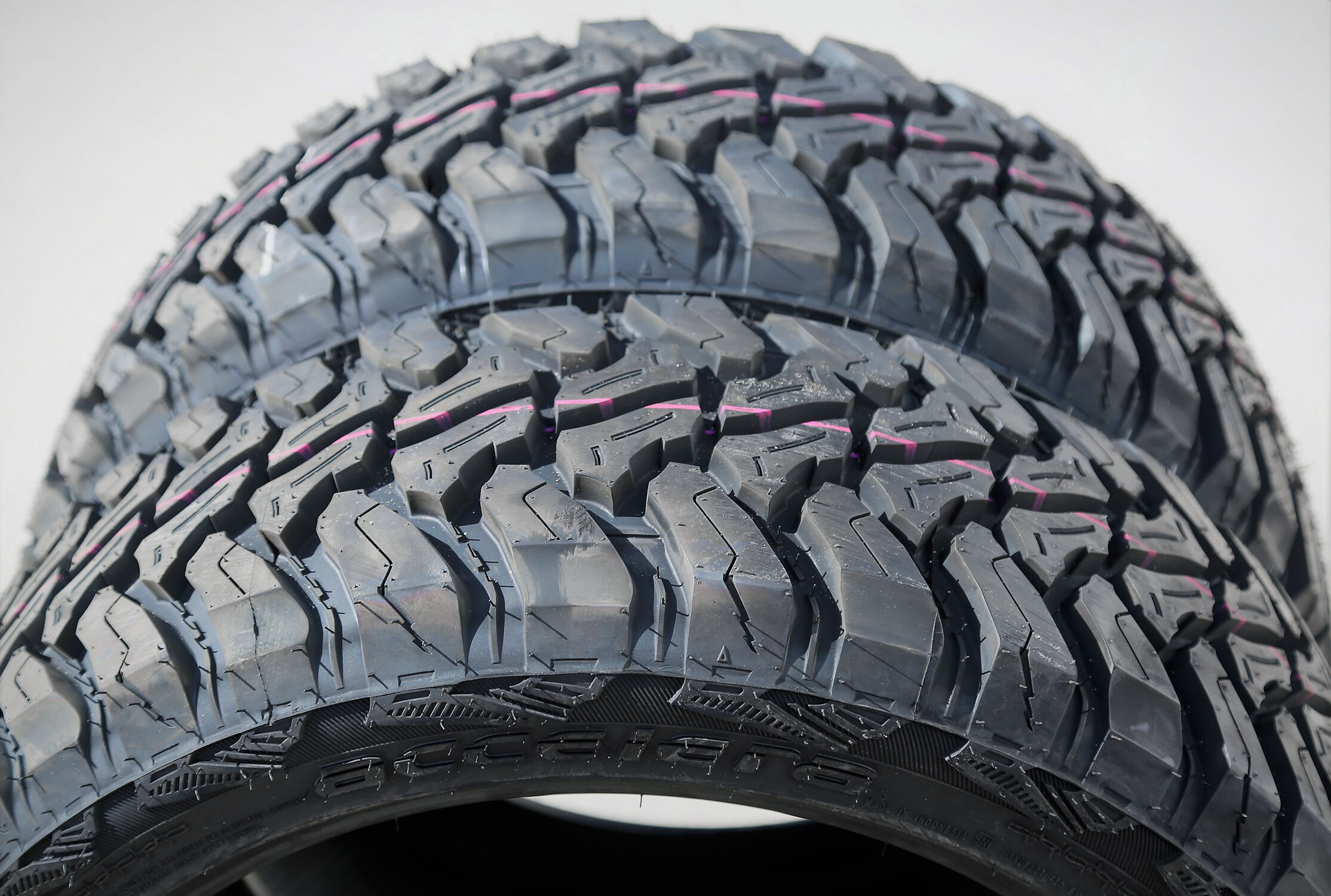 Accelera M/T-01 275/45R22 112P