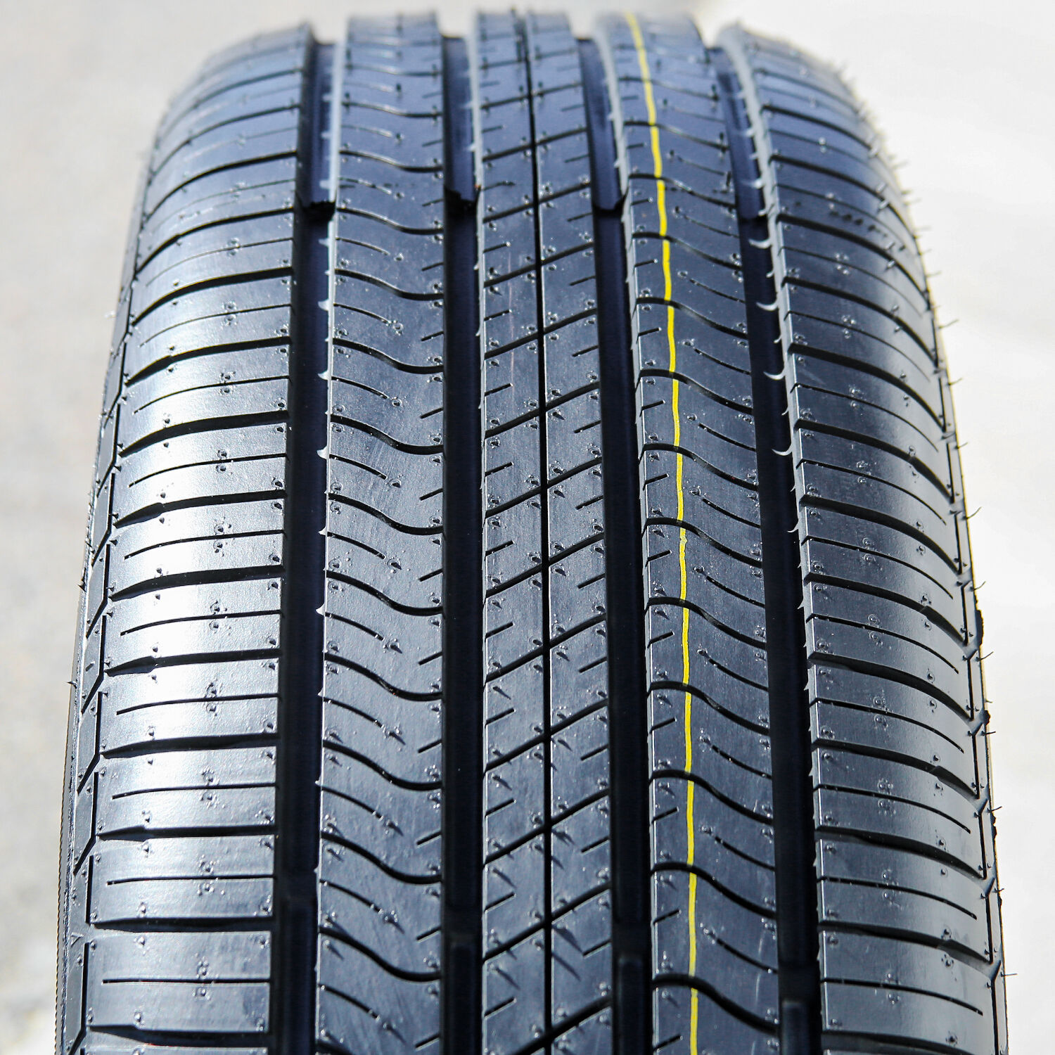 Accelera Omikron H/T 235/65R17 104H