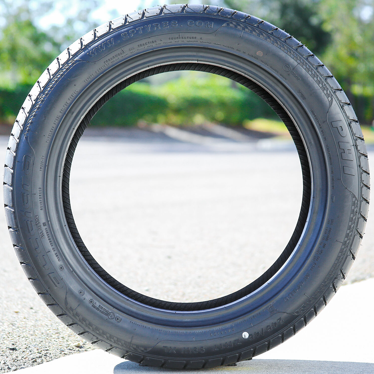 Accelera Phi 245/45R17 ZR 99W XL