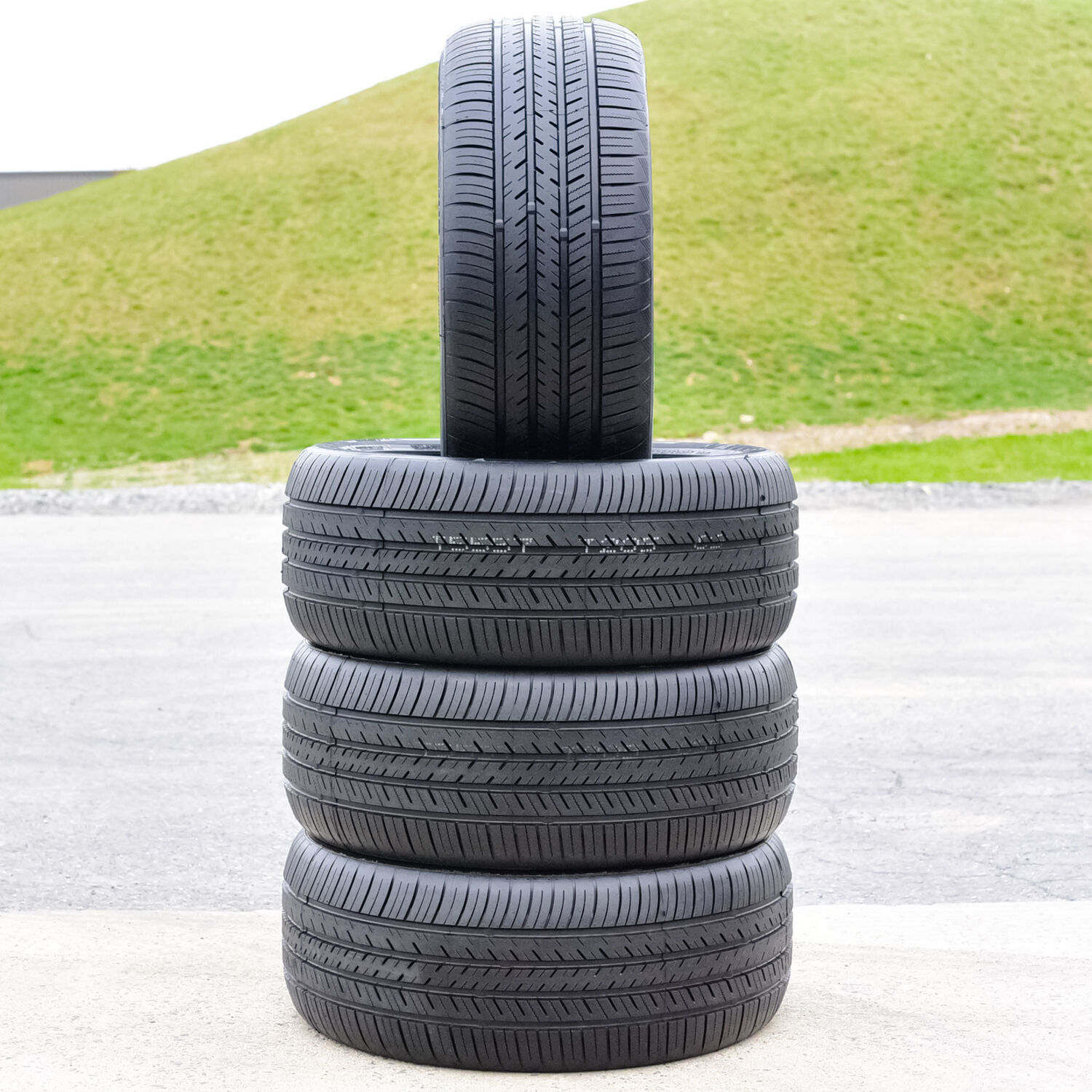 Atlas Tire Force UHP 215/55R17 94W