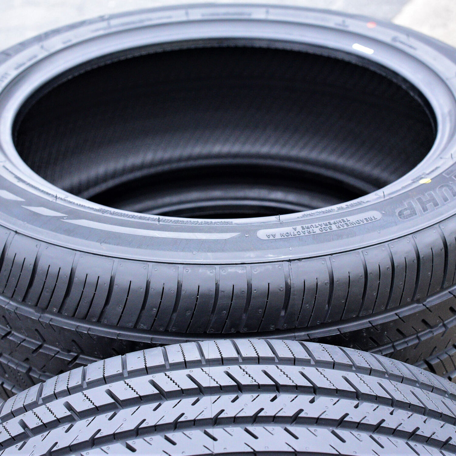 Atlas Tire Force UHP 215/55R17 94W