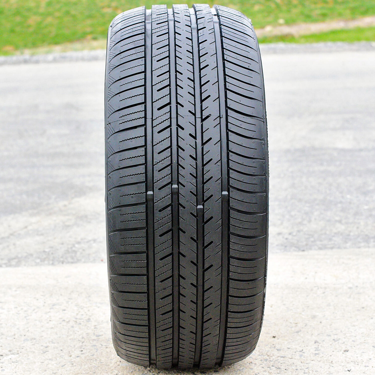 Atlas Tire Force UHP 215/55R17 94W