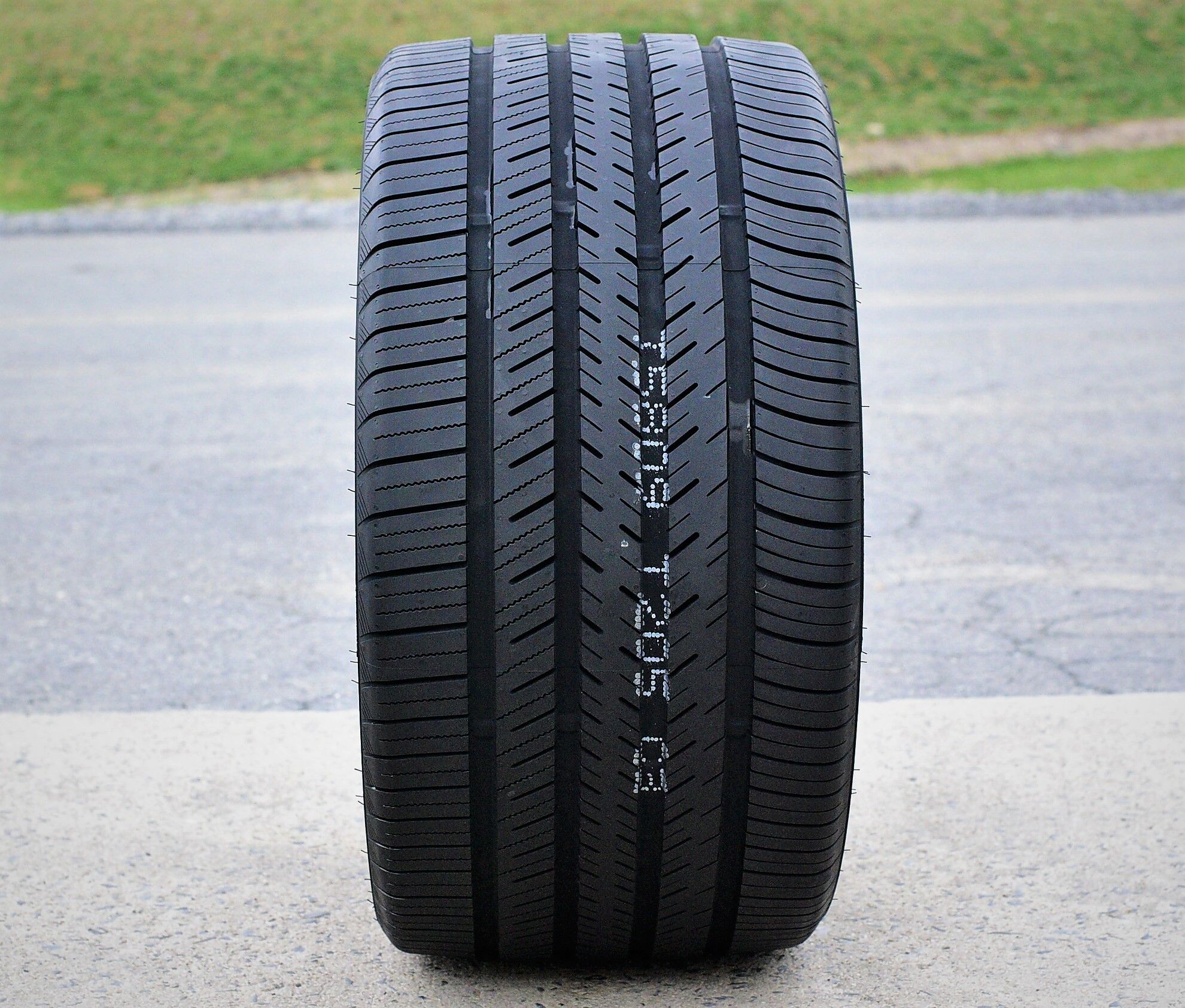Atlas Tire Force UHP 275/35R21 99W