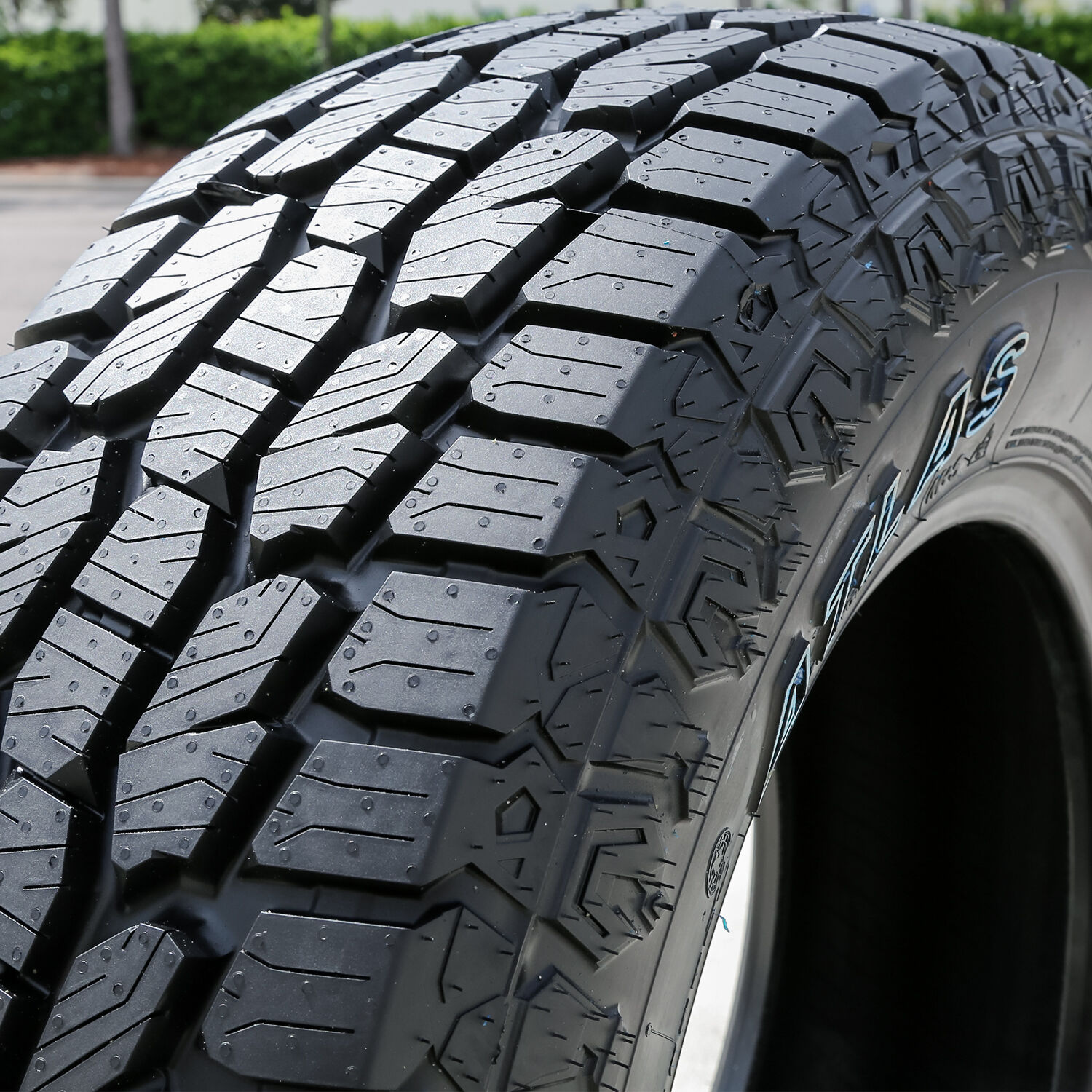 Atlas Tire Paraller A/T 285/70R17 116T (OWL)