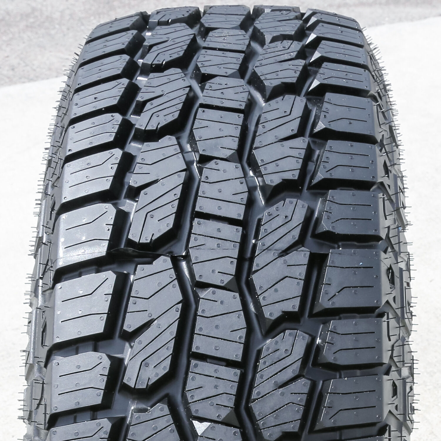 Atlas Tire Paraller A/T 285/70R17 116T (OWL)