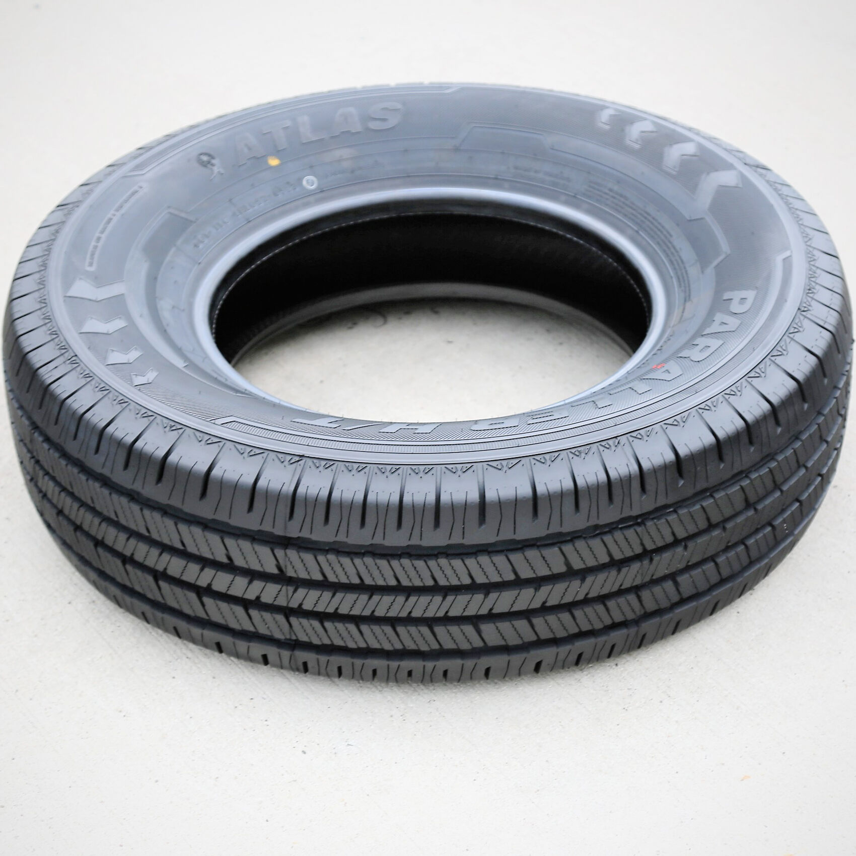 Atlas Tire Paraller H/T 235/65R17 104T