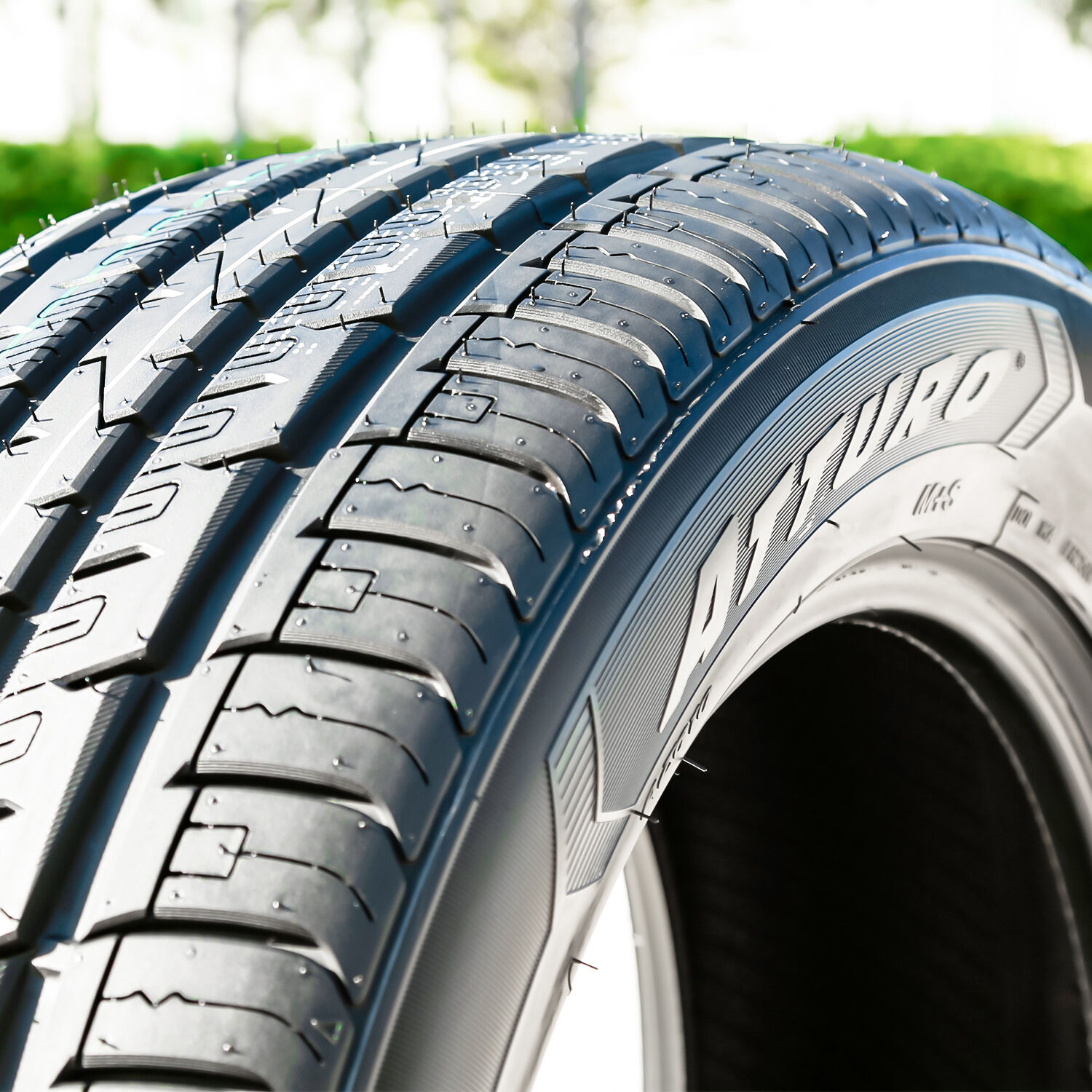 Atturo AZ610 275/55R20 117V XL