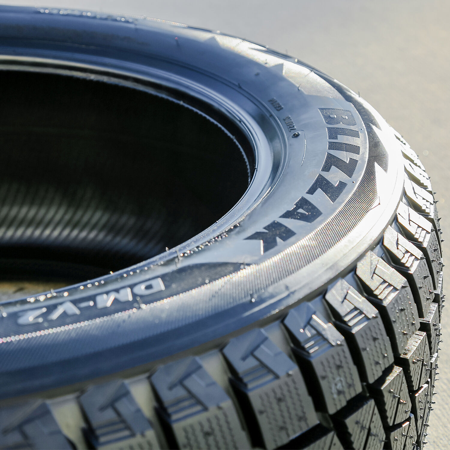 Bridgestone Blizzak DM-V2 265/60R18 110R