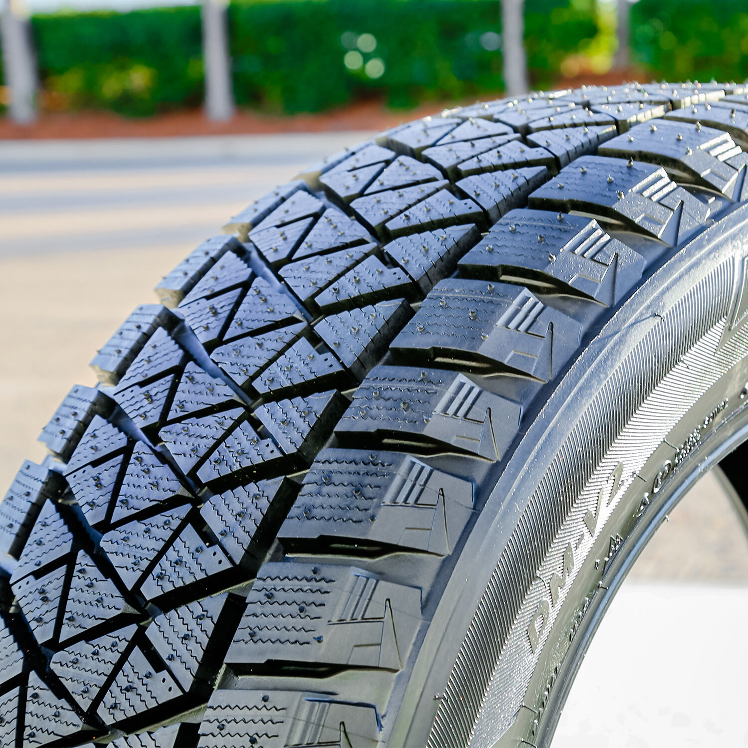 Bridgestone Blizzak DM-V2 255/55R18 109T XL