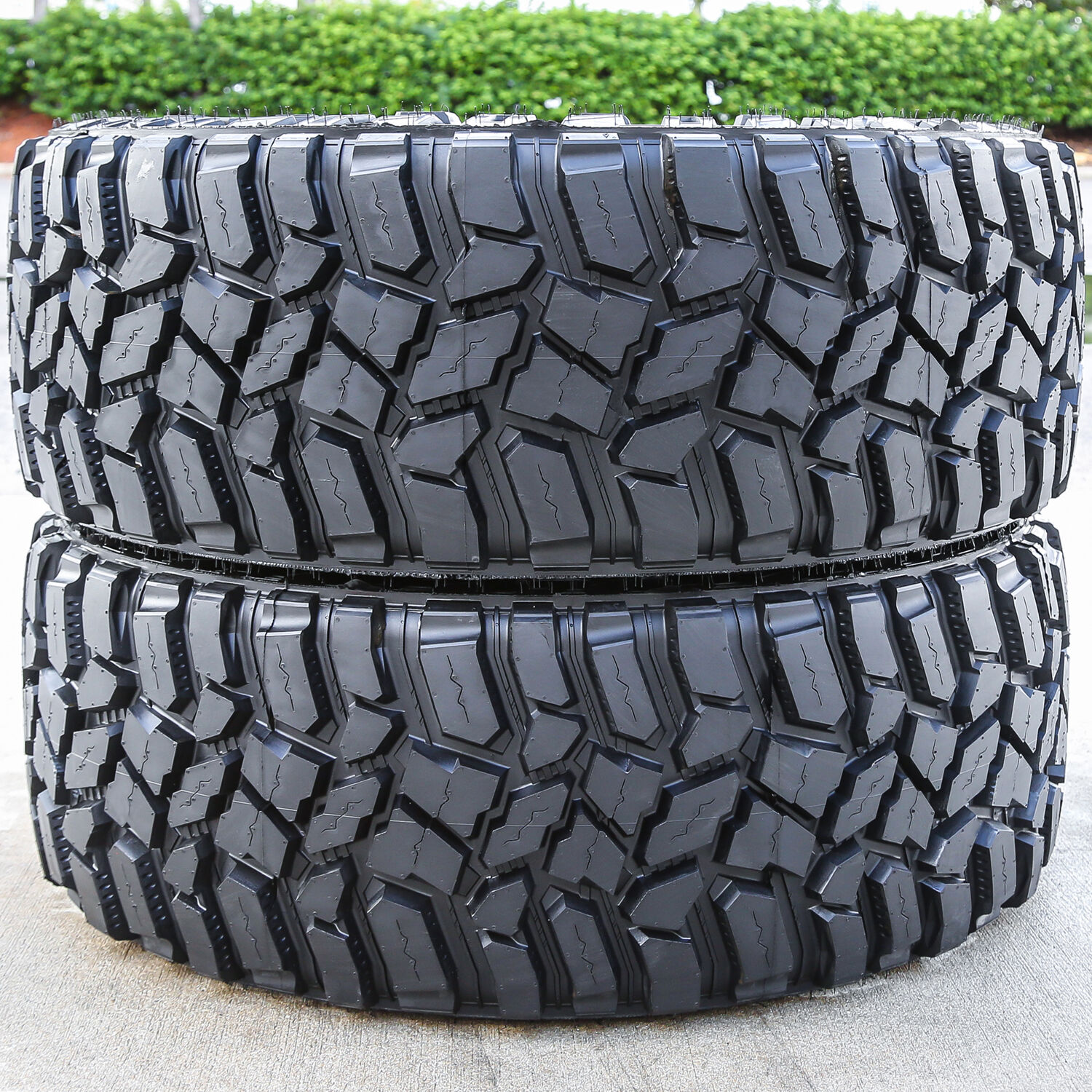 Cooper Discoverer STT Pro LT 305/55R20 125/122Q F (12 Ply)