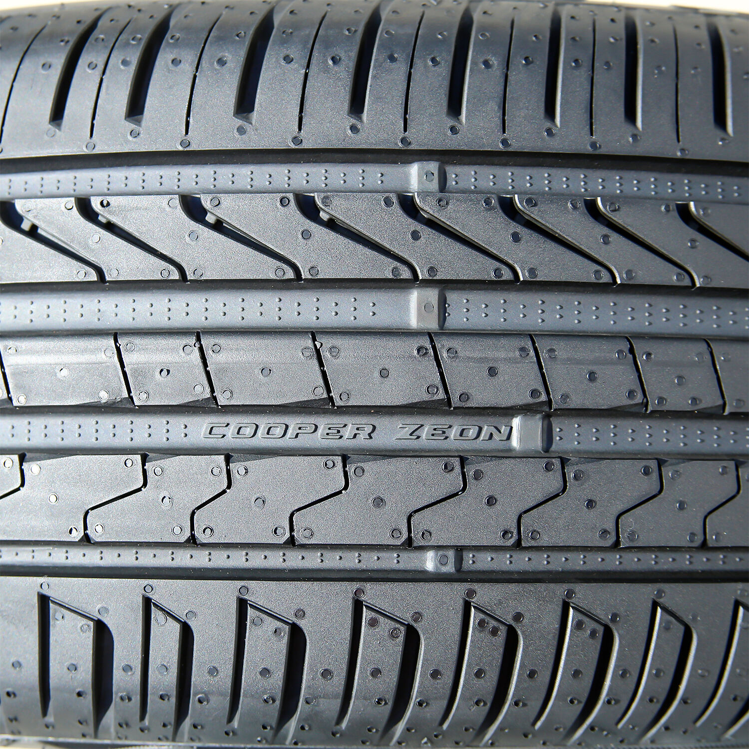 Cooper Zeon CS8 215/45R17 ZR 91Y XL
