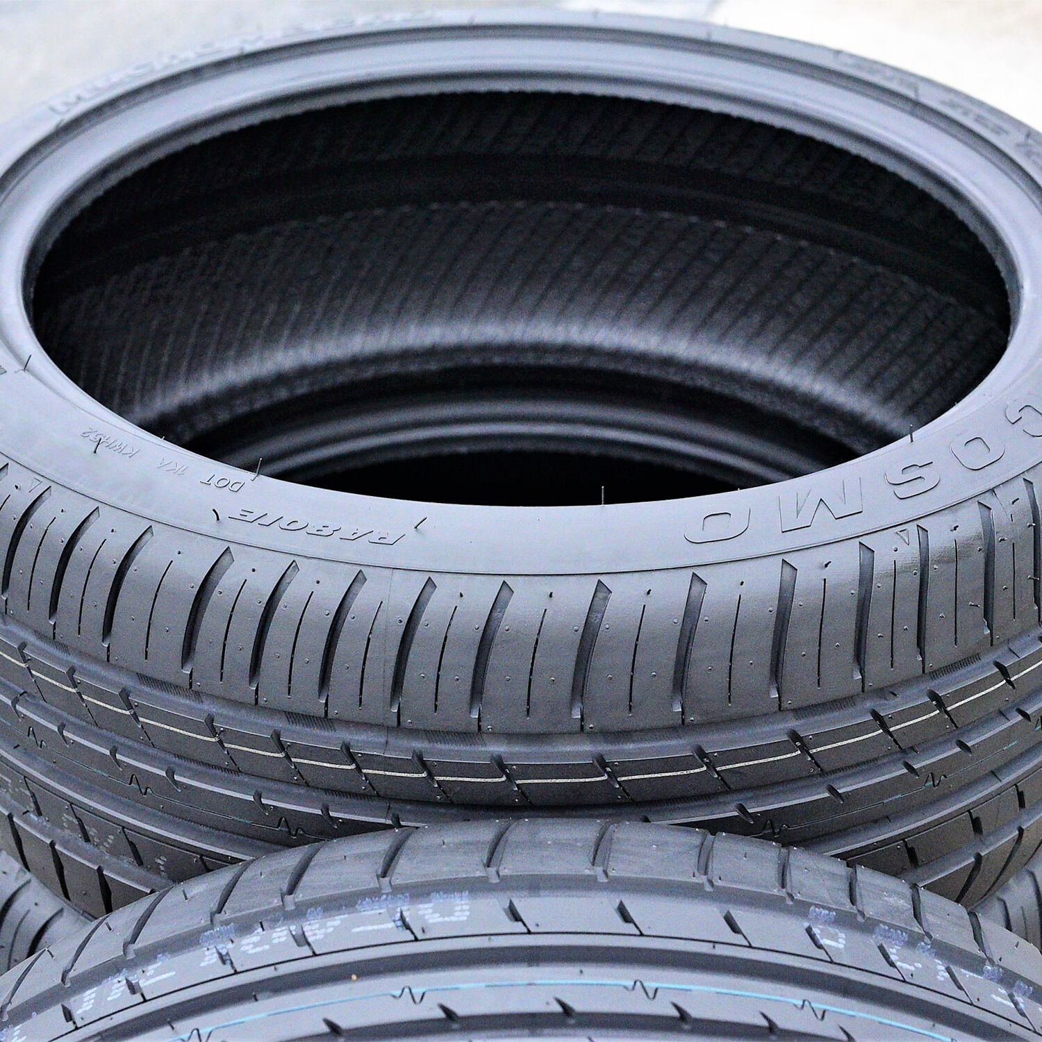 Cosmo MuchoMacho 215/55R17 ZR 98W XL
