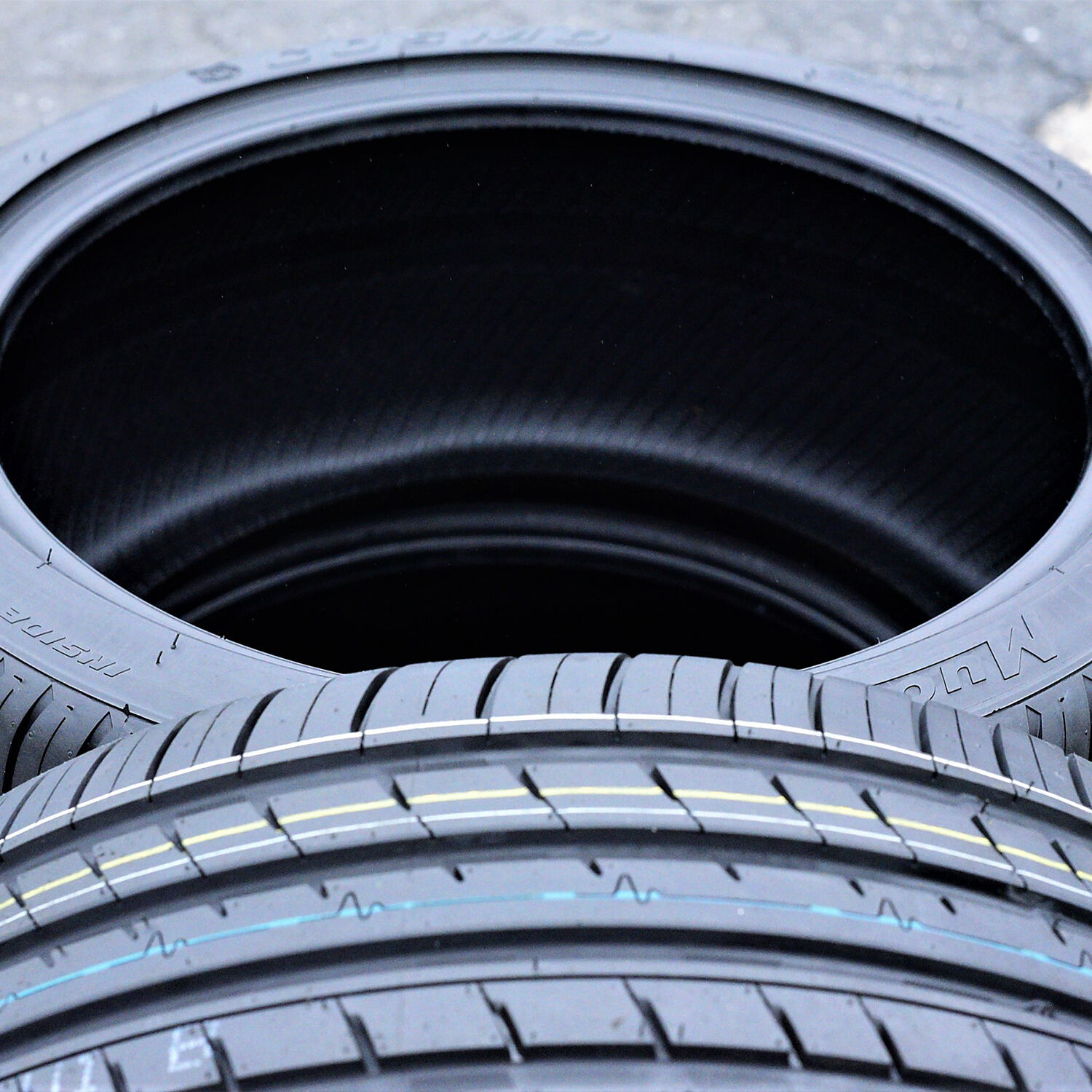 Cosmo MuchoMacho 255/35R18 ZR 94Y XL