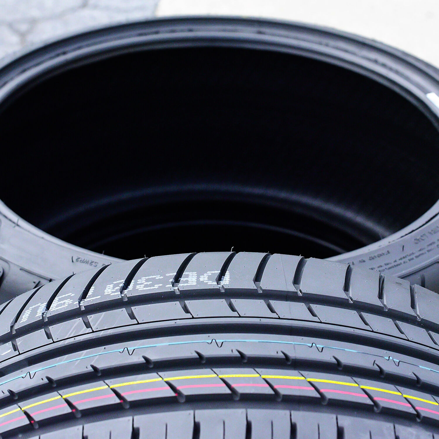 Cosmo MuchoMacho 255/35R20 ZR 97Y XL