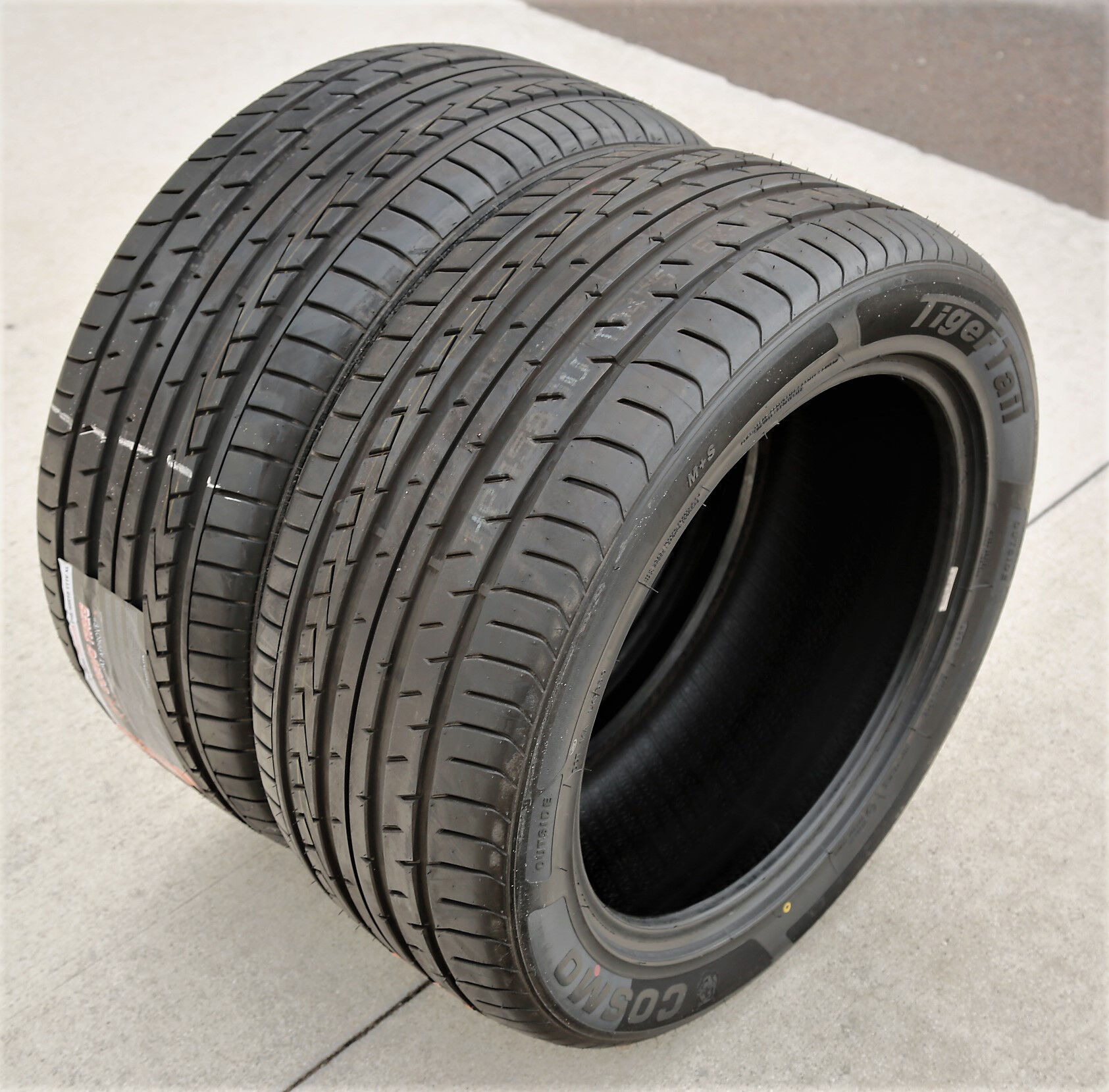 Cosmo TigerTail 285/35R22 ZR 106W XL
