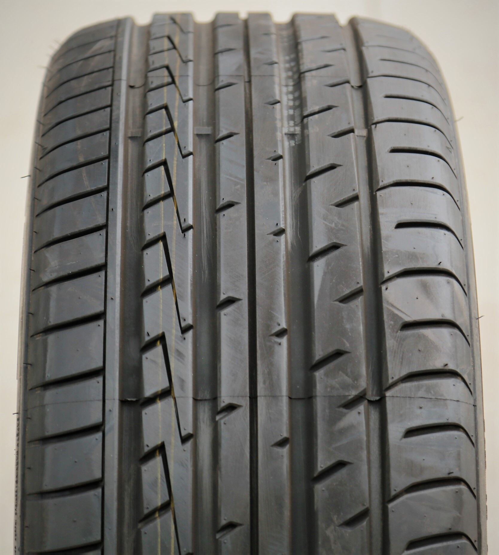 Cosmo TigerTail 285/35R22 ZR 106W XL