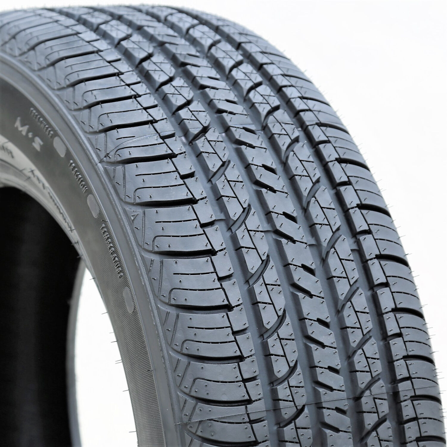 Douglas All-Season 215/70R15 98T