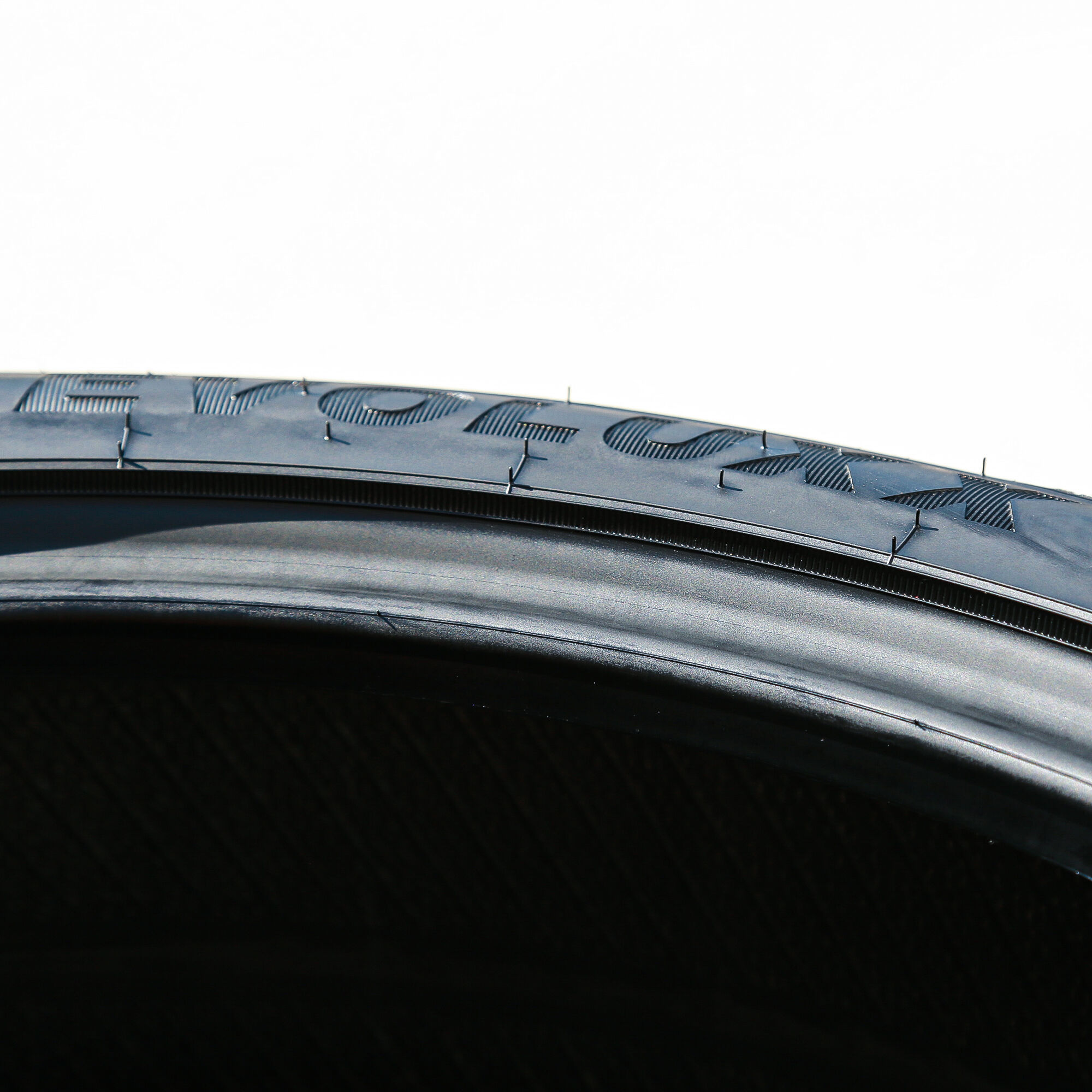 Evoluxx Capricorn UHP 275/25R26 98W XL