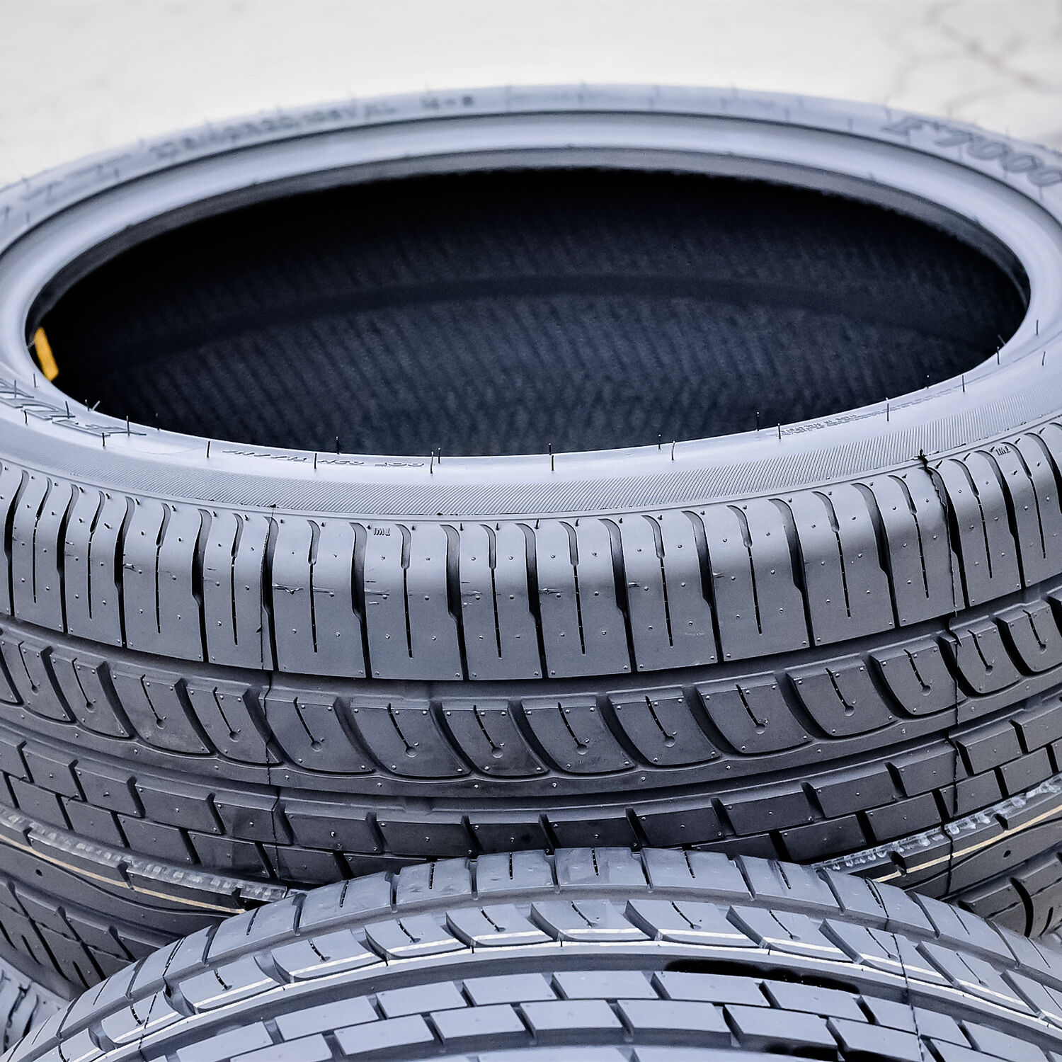 Fullrun F7000 215/60R16 99V XL