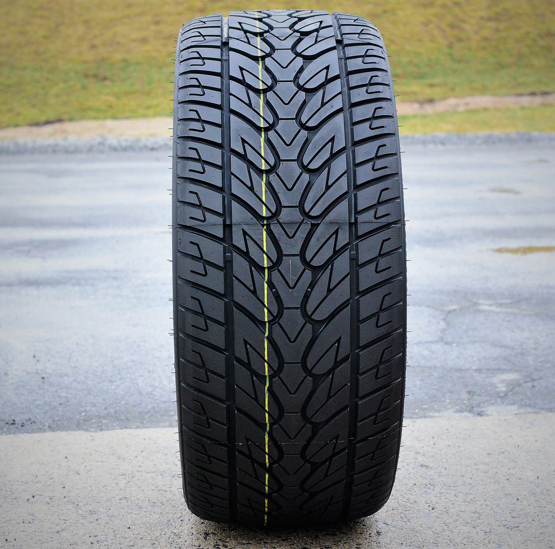 Fullway HS266 305/30R26 109V XL