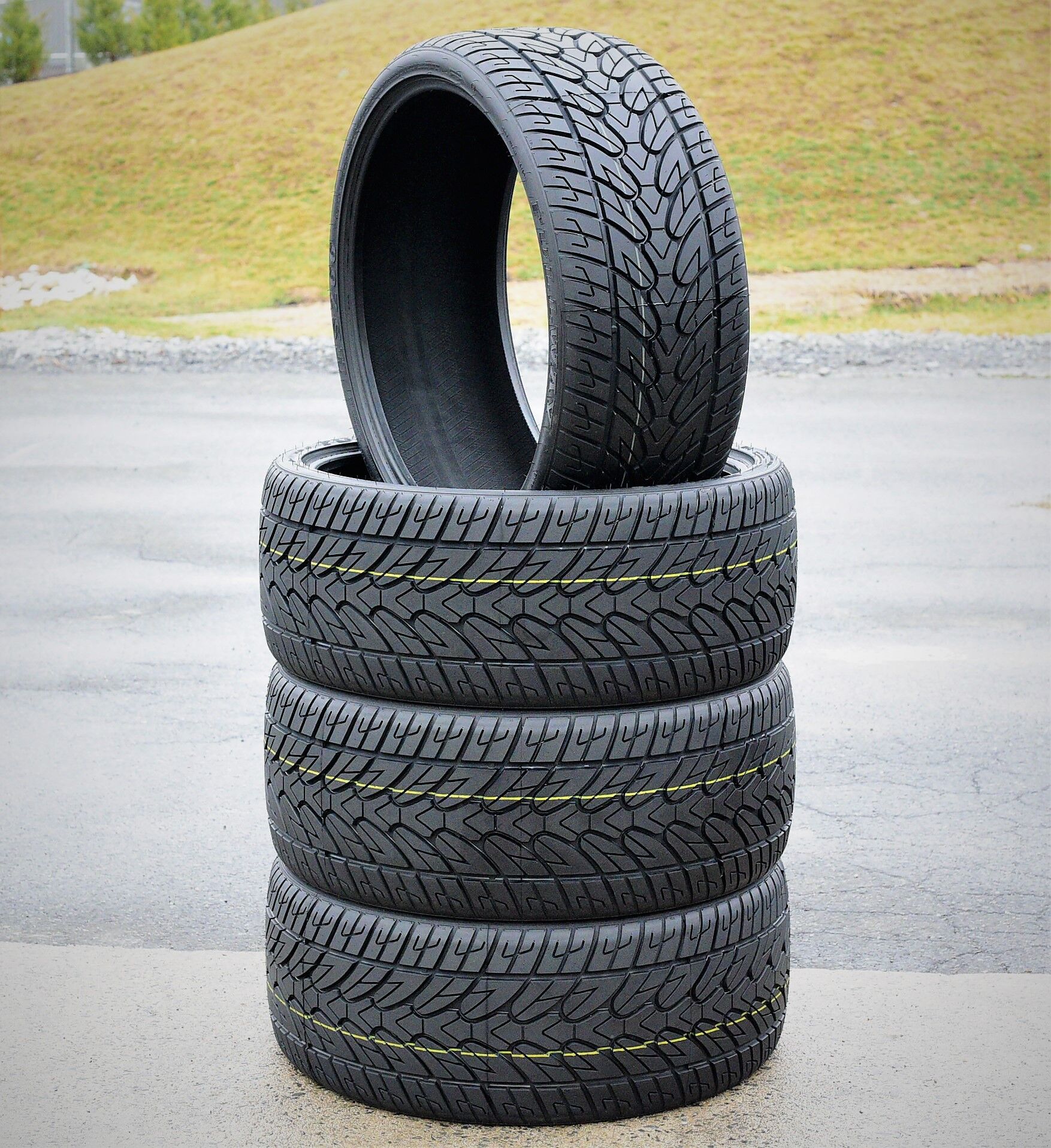 Fullway HS266 305/30R26 109V XL