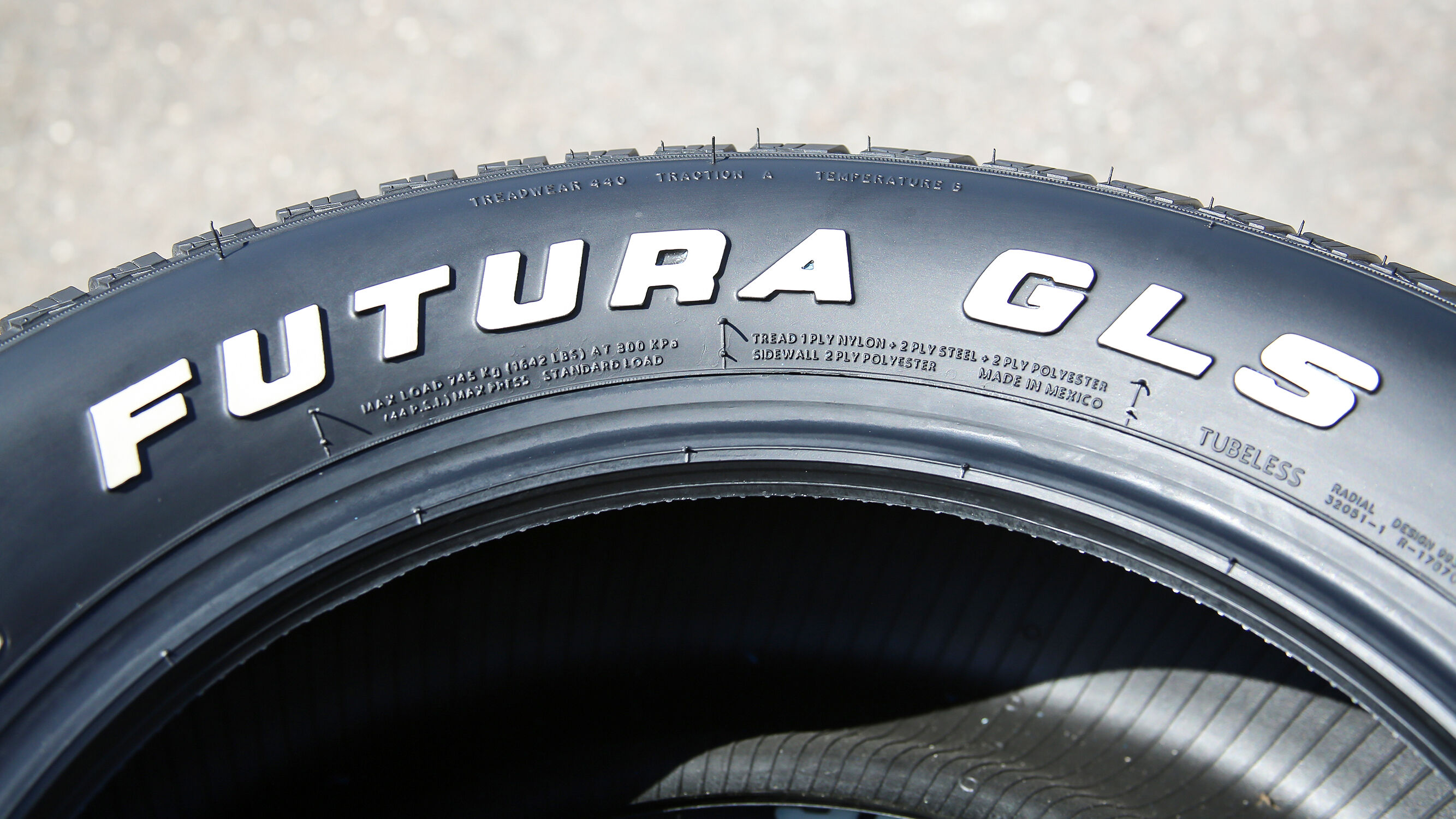 Futura (by Cooper) GLS Super Sport 295/50R15 105S