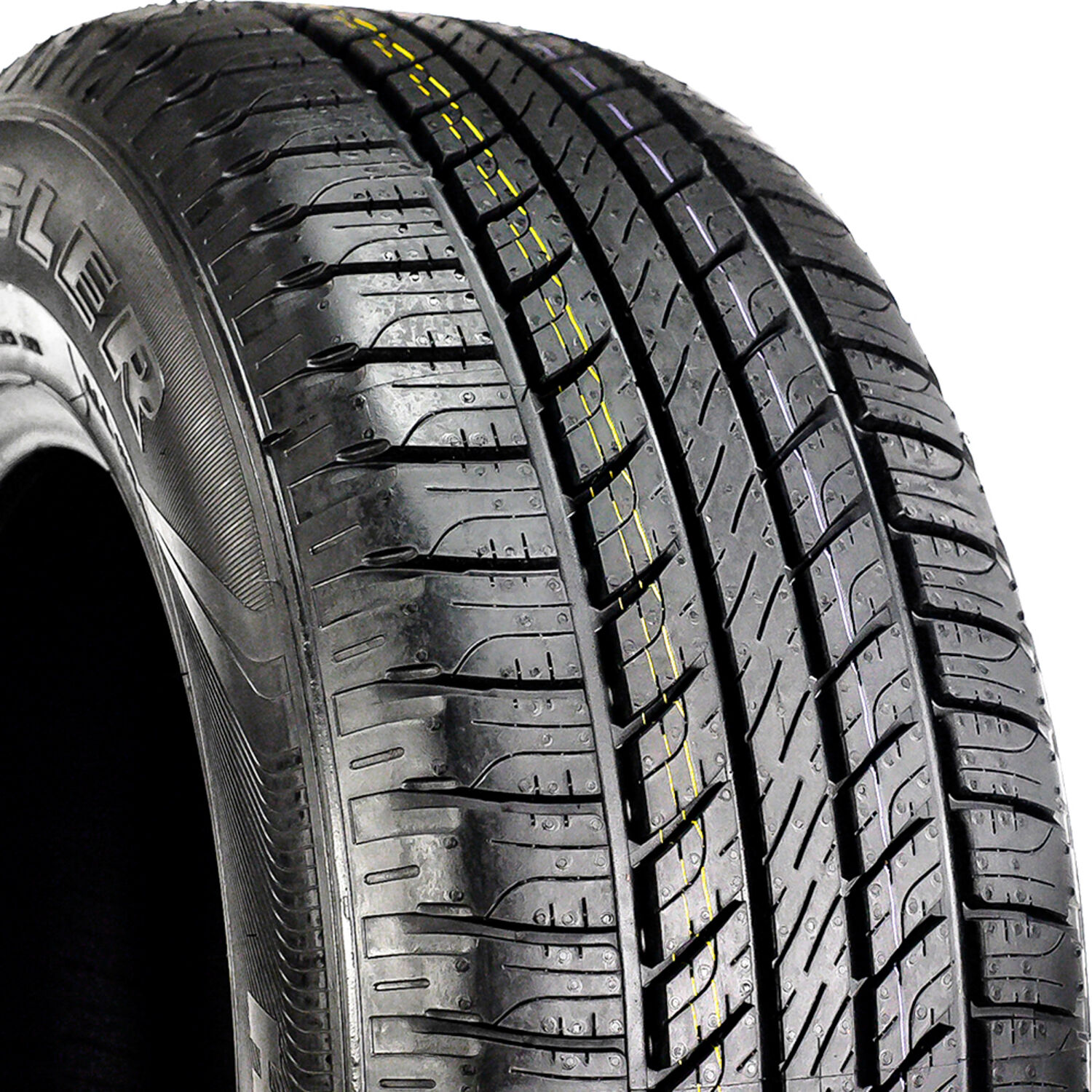 Goodyear Wrangler HP All Weather 235/65R17 104V