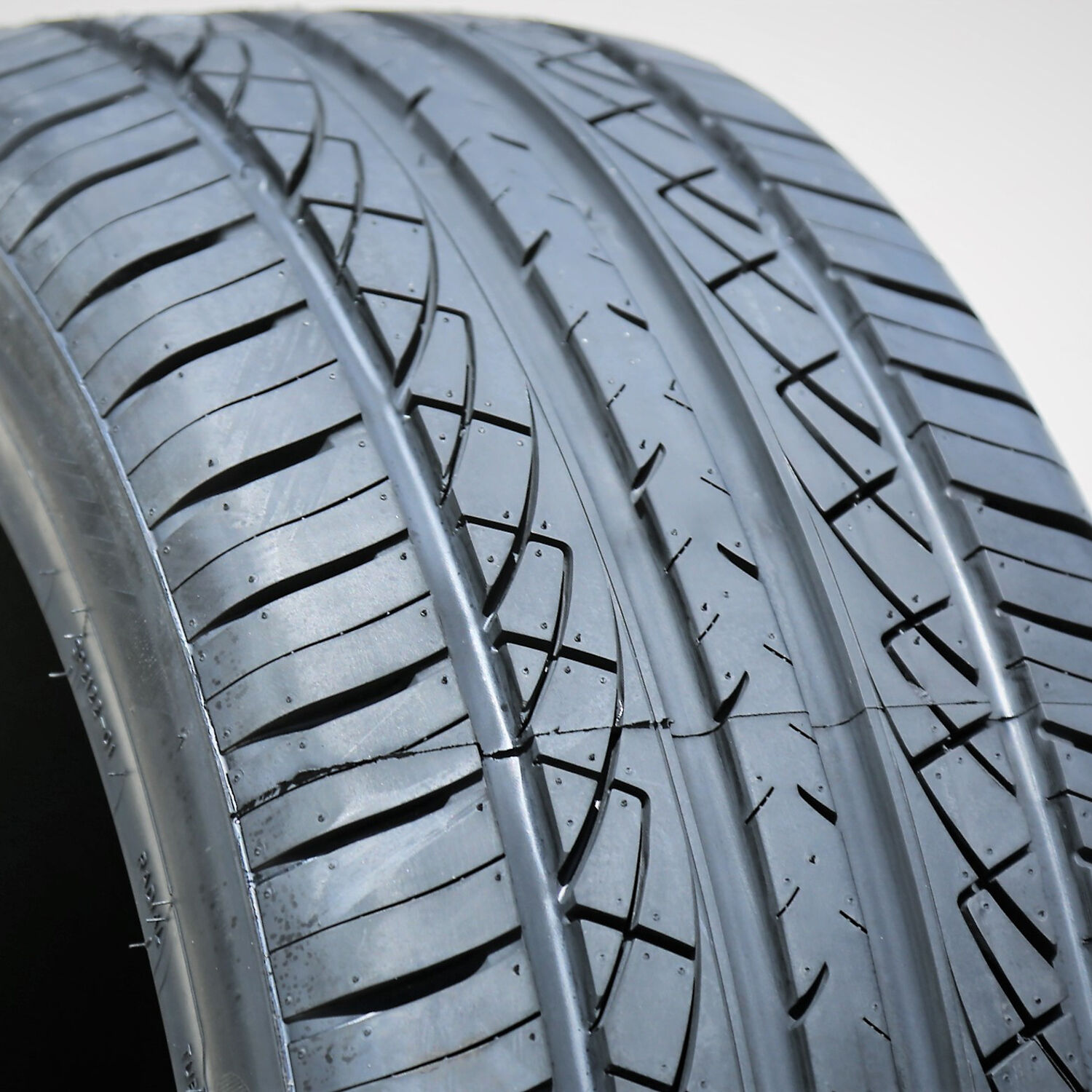 GT Radial Champiro UHP A/S 245/45R20 ZR 103Y XL