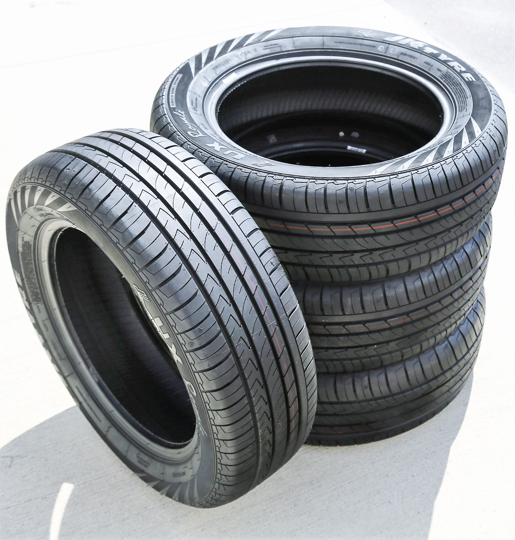 JK Tyre UX Royale 215/60R16 95V