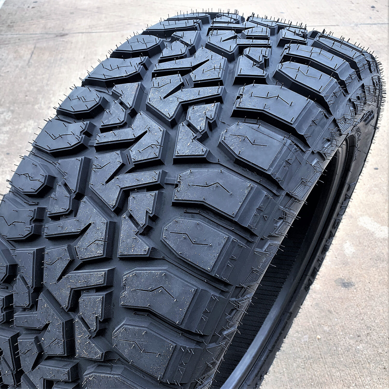 Lancaster LS-57 R/T LT 33X12.50R20 114Q E (10 Ply)
