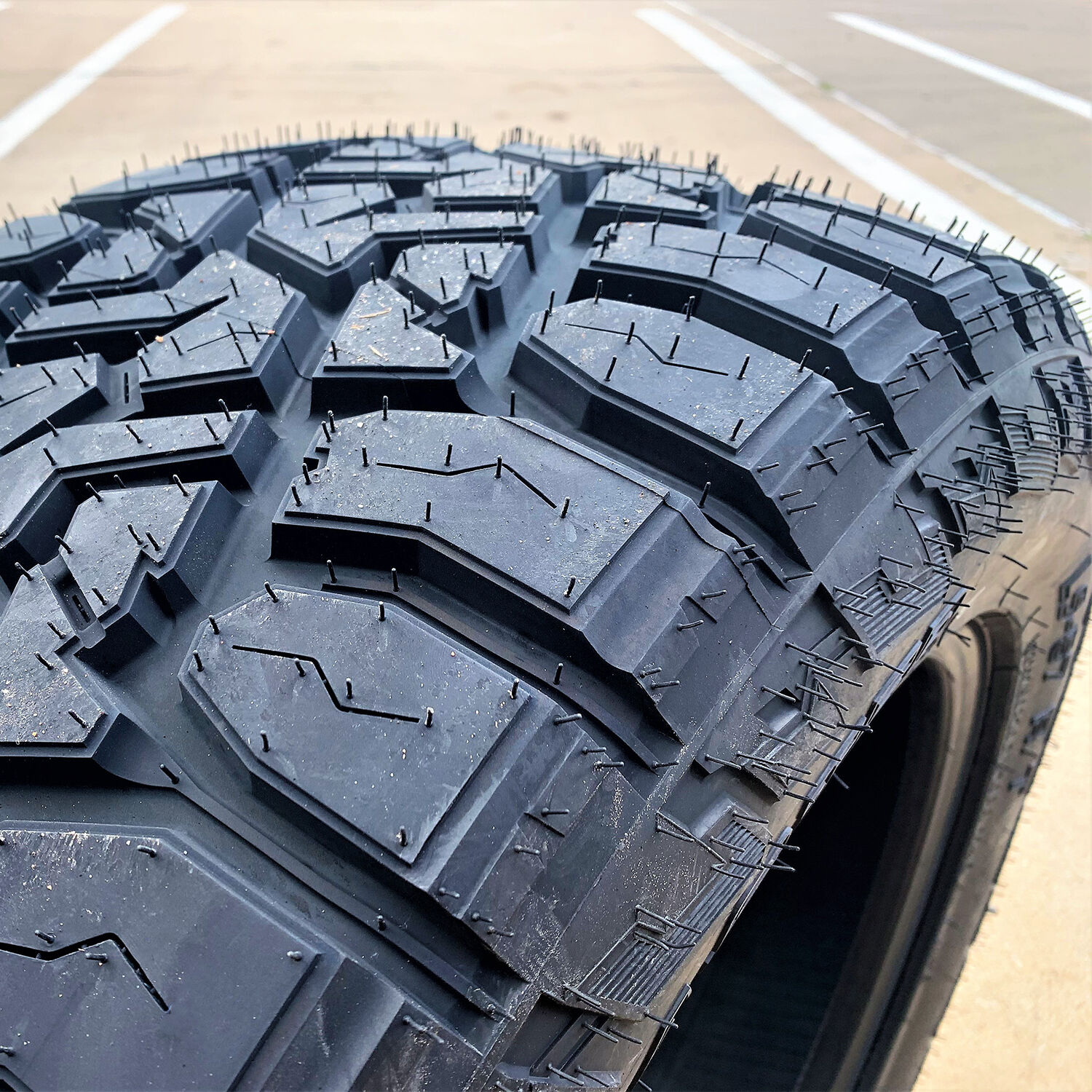 Lancaster LS-57 R/T LT 33X12.50R20 114Q E (10 Ply)