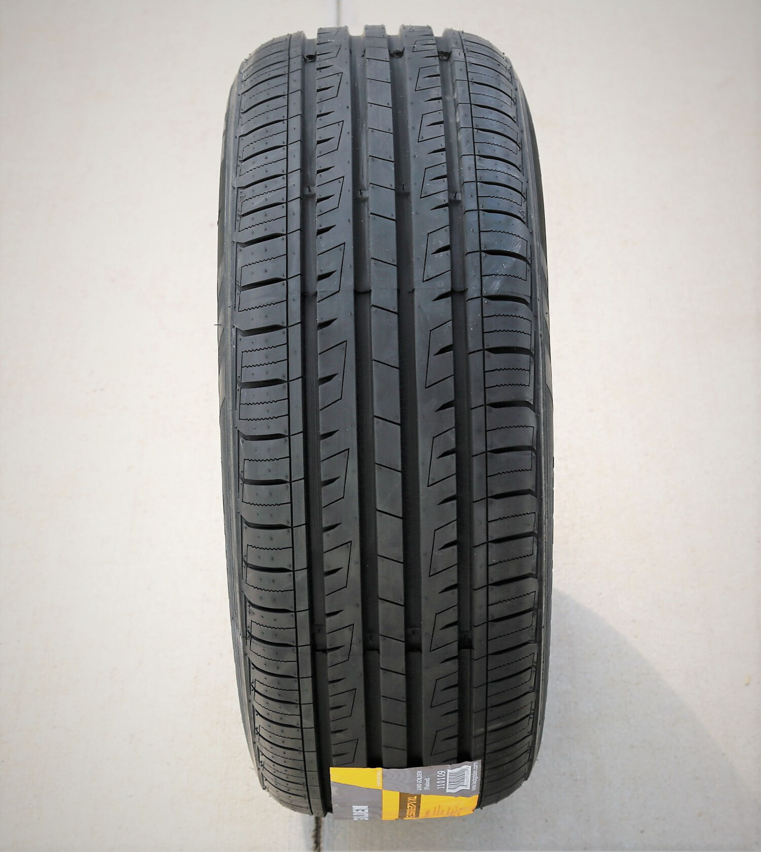 Landgolden LG17 215/55R16 97V XL