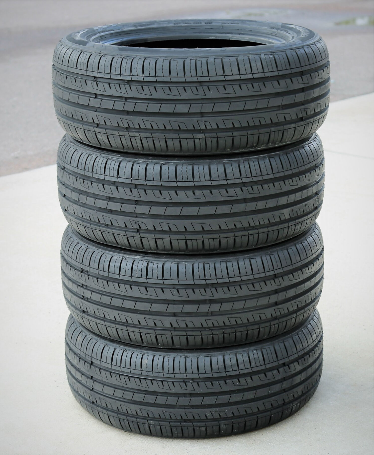 Landgolden LG17 215/55R16 97V XL