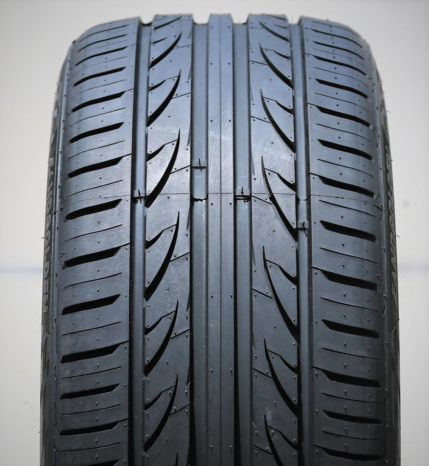 Landgolden LG27 255/35R20 ZR 97W XL