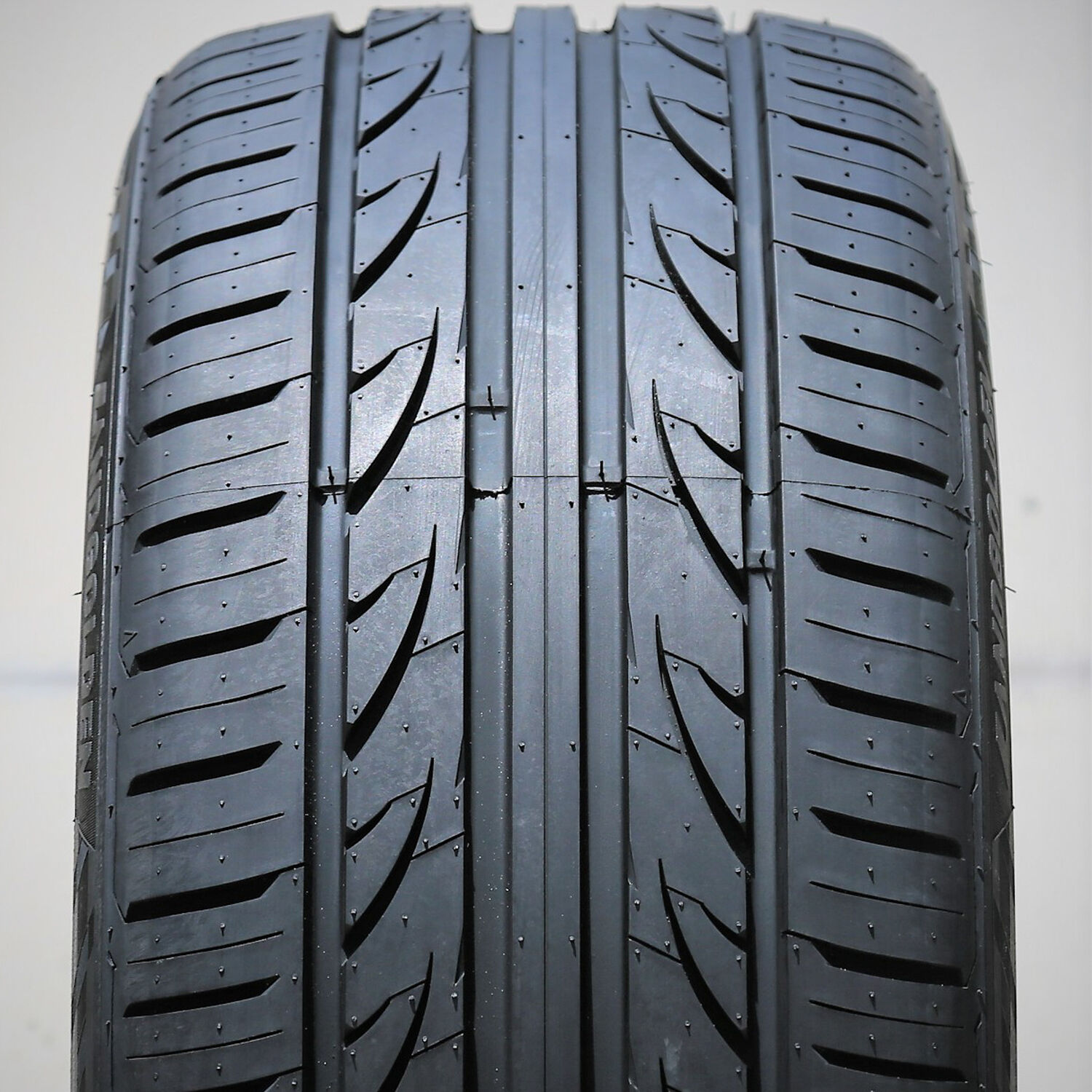 Landgolden LG27 225/35R20 ZR 93W XL