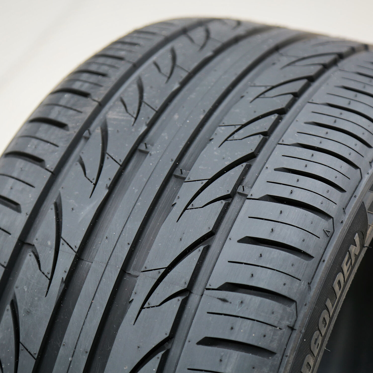 Landgolden LG27 265/35R18 97W XL (DOT 2022)