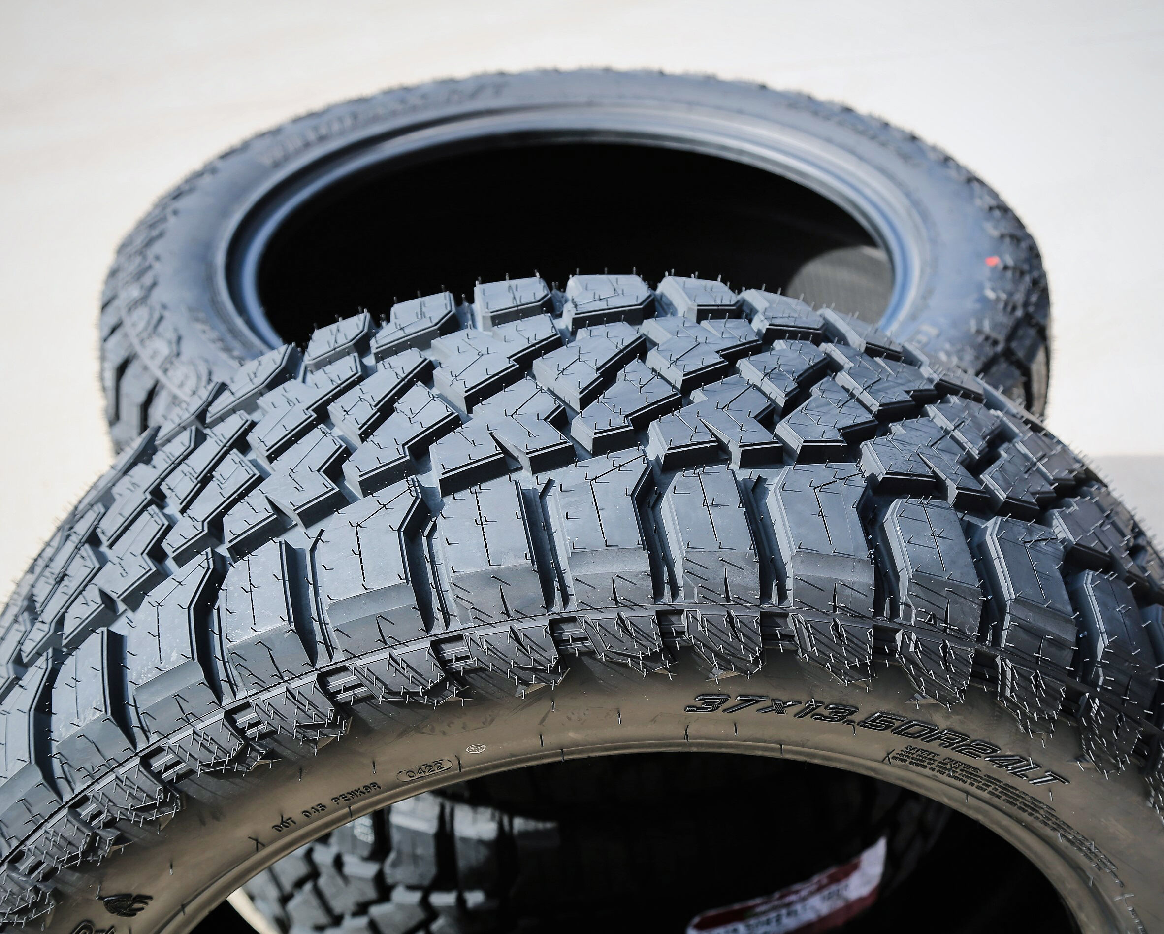 Landspider Wildtraxx R/T LT 37X13.50R24 129R F (12 Ply)