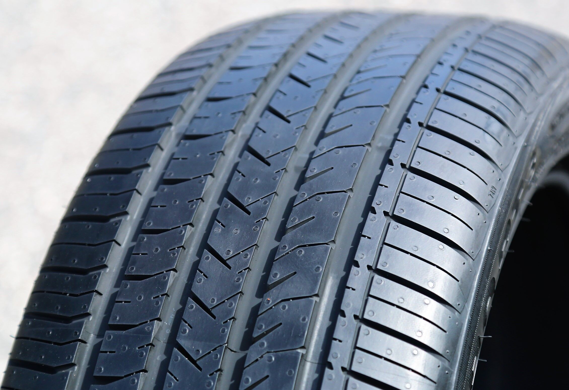 Leao Lion Sport 3 285/30R20 99W XL