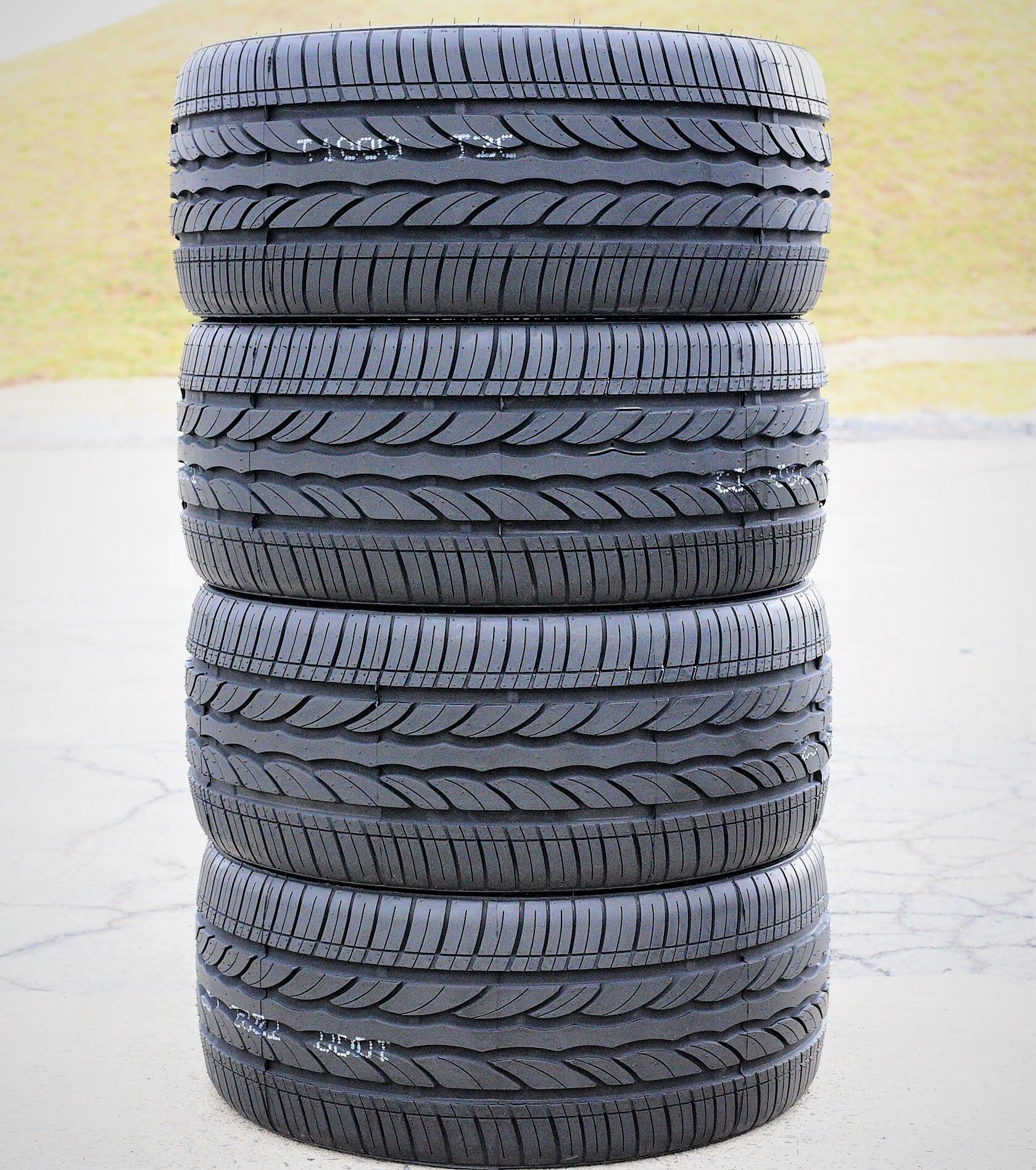 Leao Lion Sport 235/30R20 88Y XL