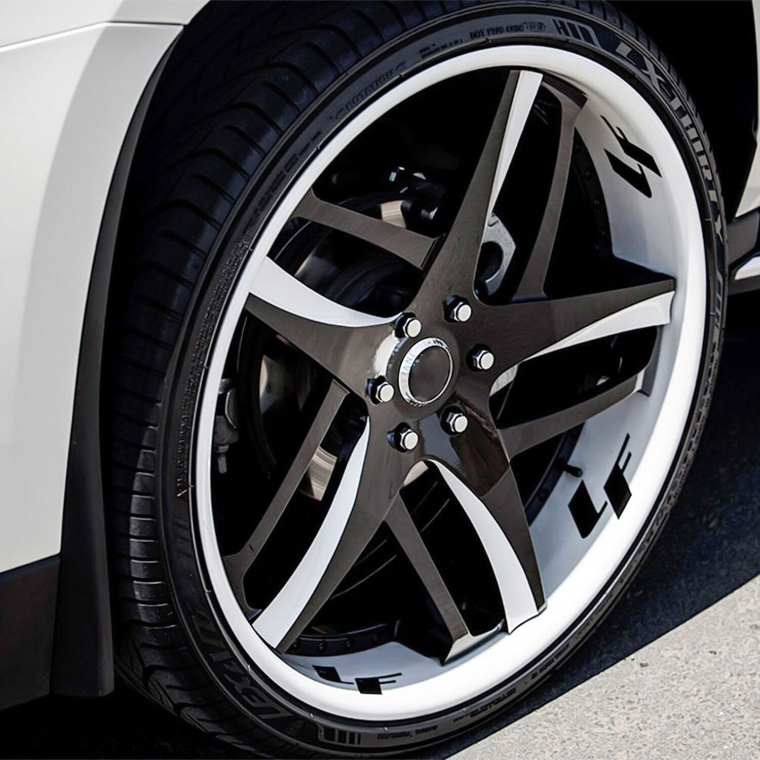 Lexani LX-THIRTY 285/45R22 114V XL