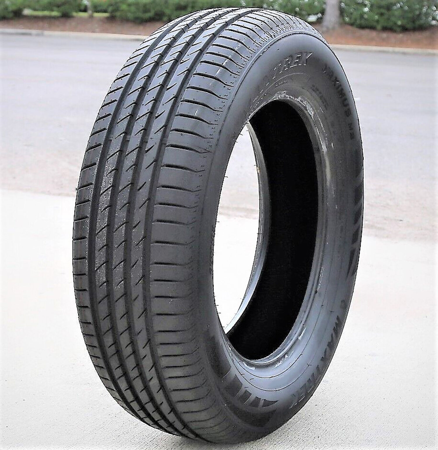 Maxtrek Maximus M2 215/55R16 97V
