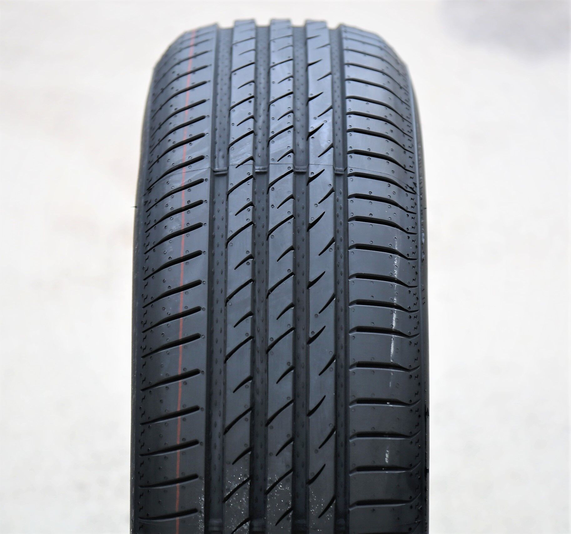 Maxtrek Maximus M2 215/55R16 97V