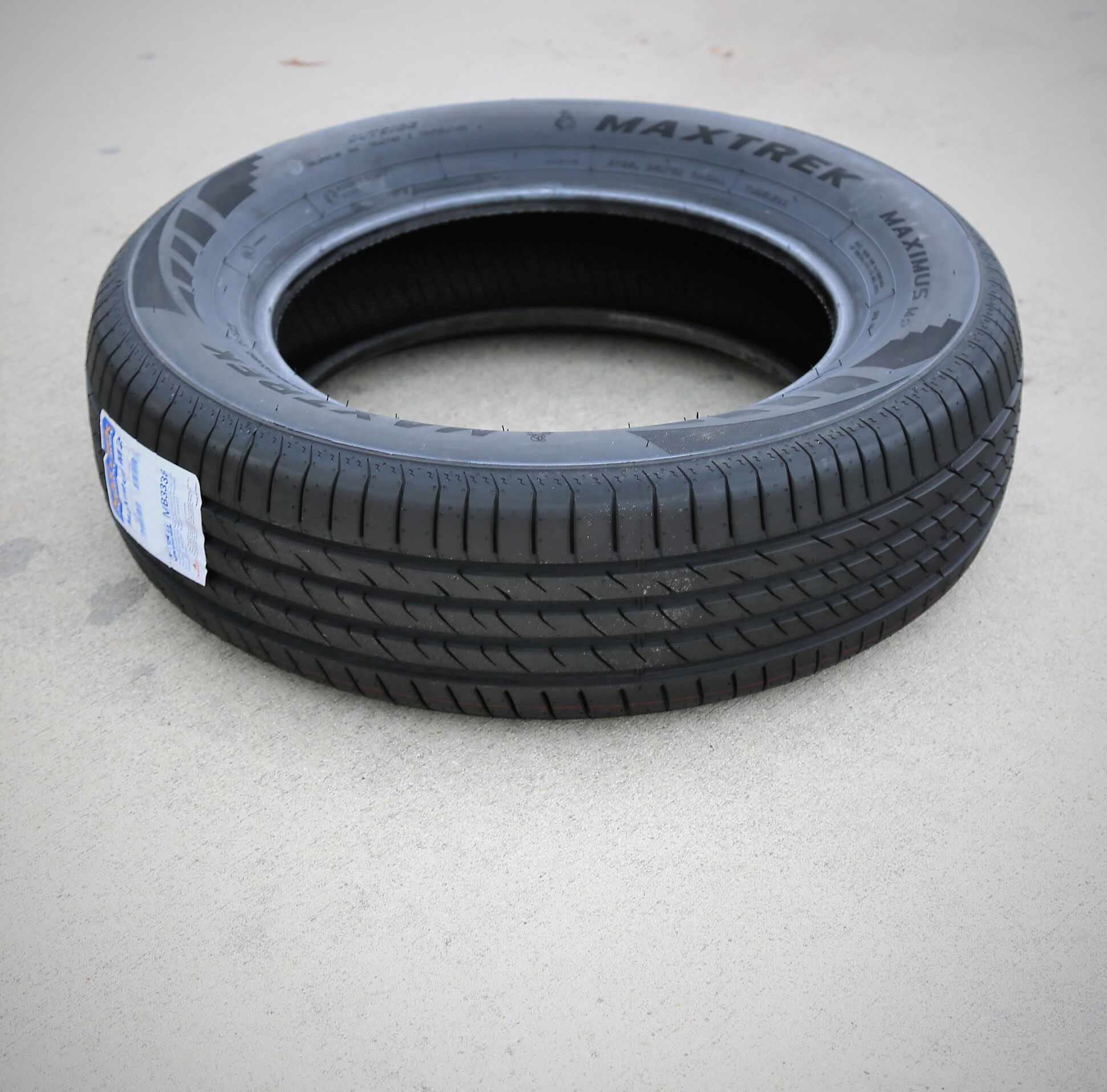 Maxtrek Maximus M2 215/55R16 97V