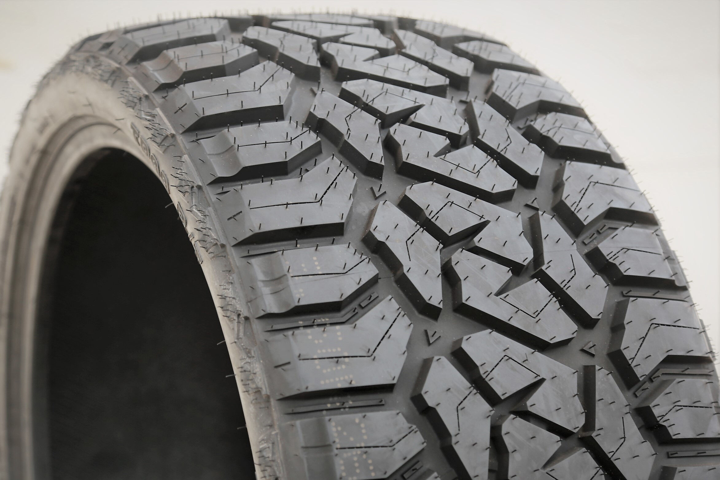 Miletrip TP99 R/T LT 37X13.50R24 129Q F (12 Ply)